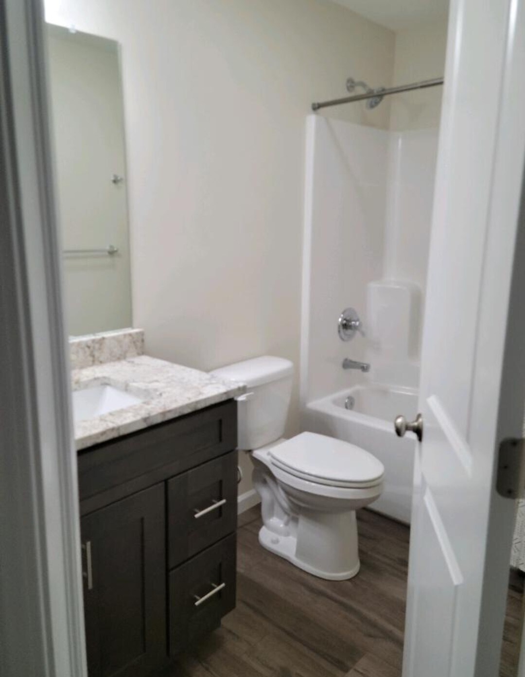 Building Photo - 905 W Estate Dr