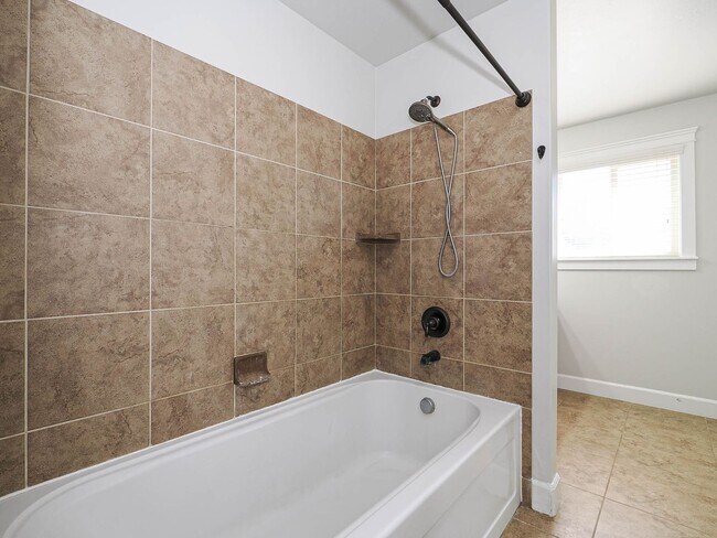 Building Photo - 1239 SilverCrest Dr