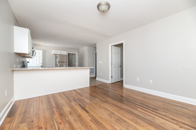 Building Photo - 316 Gower St