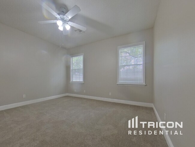 Building Photo - 605 Arlington Ct