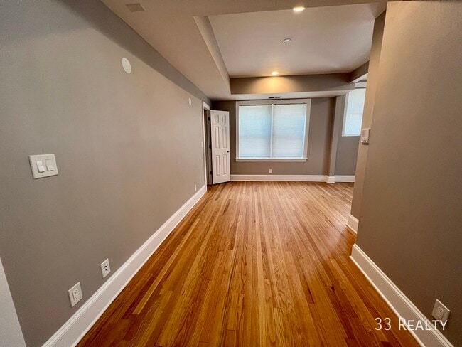 Building Photo - 2 Bed 2 Bath / Oak Park / Laundry in Unit ...