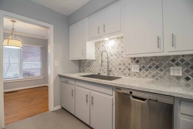 Building Photo - CHARMING 2 Bedroom, 1 Bathroom Arlington H...