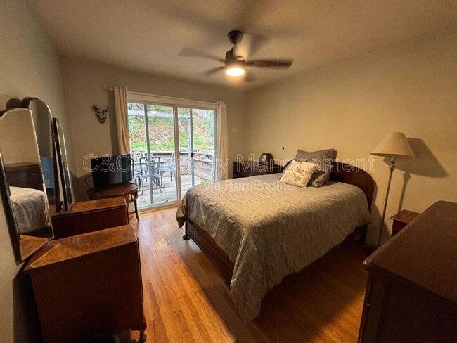 Building Photo - 8 Alvina Ave