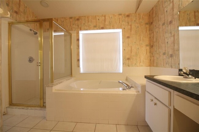 Building Photo - 2313 Colony Club Dr