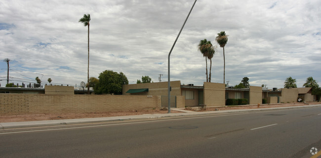 Building Photo - The Groves Apartments