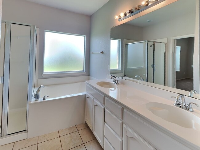 Building Photo - Cozy Home in Summer Creek Ranch! This is a...