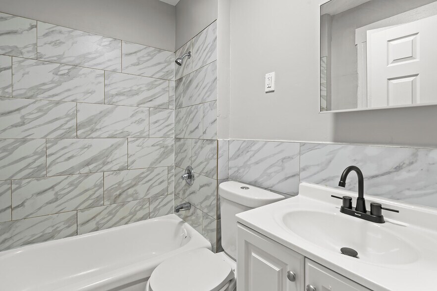 Building Photo - 13 20th Ave