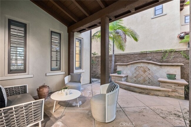 Building Photo - 33 Tall Hedge