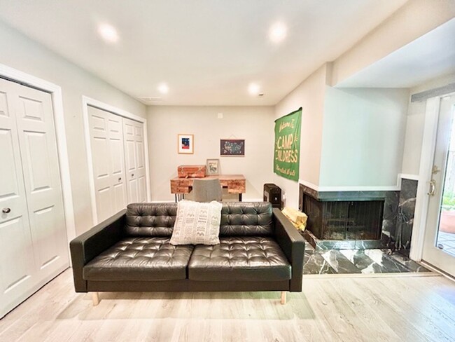 Building Photo - Welcome to this Lovely Home in Reston, VA!
