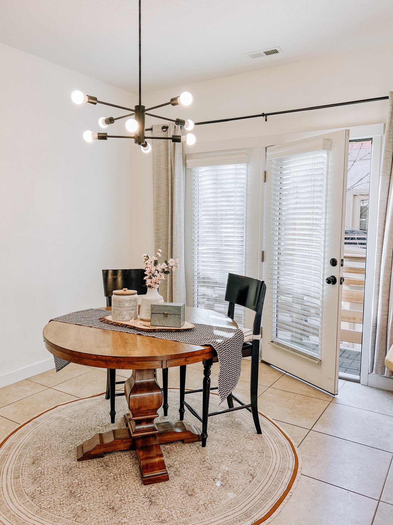 Dining - 3784 W Periwinkle Dr