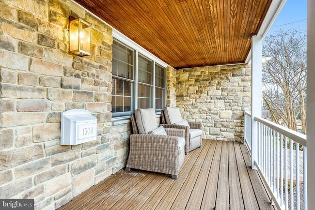 Building Photo - 1504 Wake Forest Dr