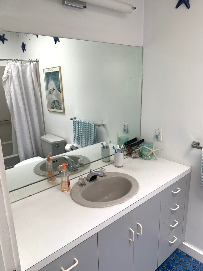 Building Photo - 45 Ayrault St