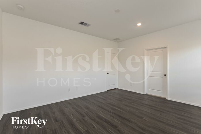 Building Photo - 18438 Summit Ranch Dr