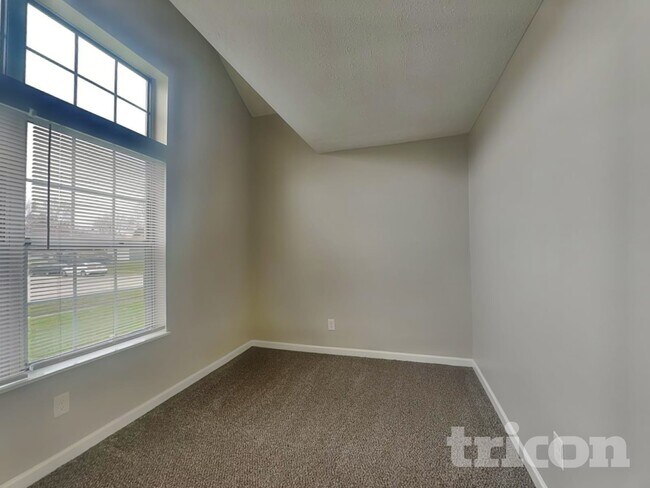 Building Photo - 25 Suncrest Dr