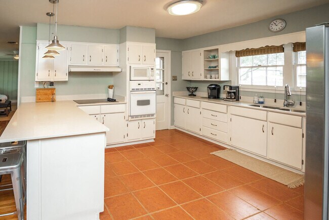 Building Photo - 343 Oleander St