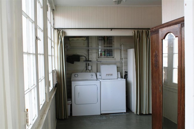 Building Photo - 105 Marine St