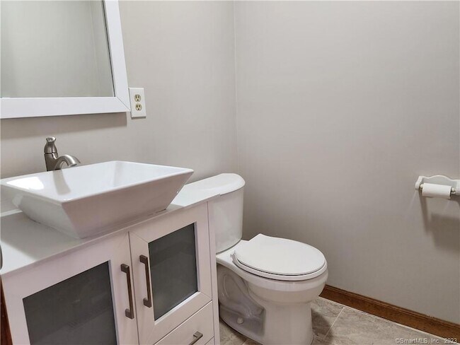 Building Photo - 11 Sherman Ln