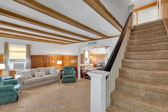 Building Photo - 683 Main Ave