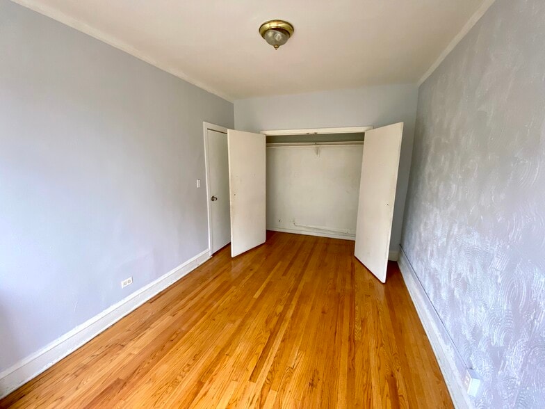 Building Photo - 7931 S Manistee Ave