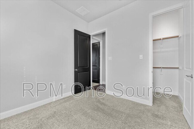 Building Photo - 6320 Starr Dr.