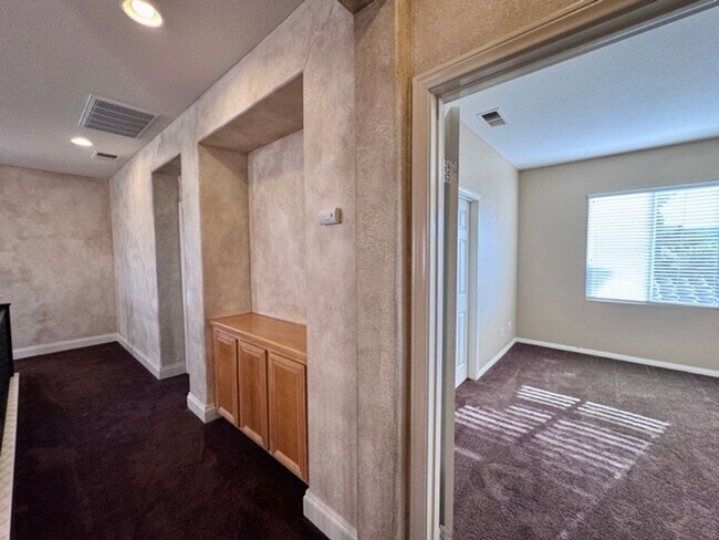 Building Photo - FOR LEASE: Stunning expansive 3 Bedroom Re...
