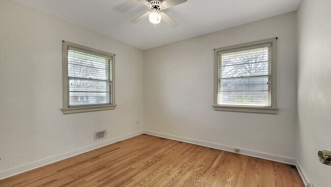 Building Photo - STUNNING 3 bedroom home with a BEAUTIFUL garden in Dumbarton. COME SEE!