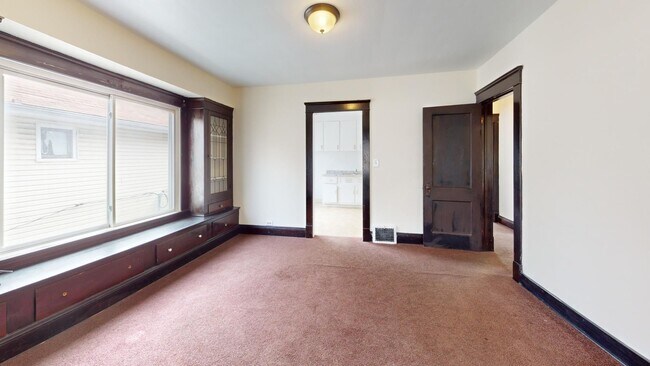 Building Photo - 2 bedroom/1 bath (upper unit)- 1ST MONTH FREE IF LEASE SIGNED BY 10/15