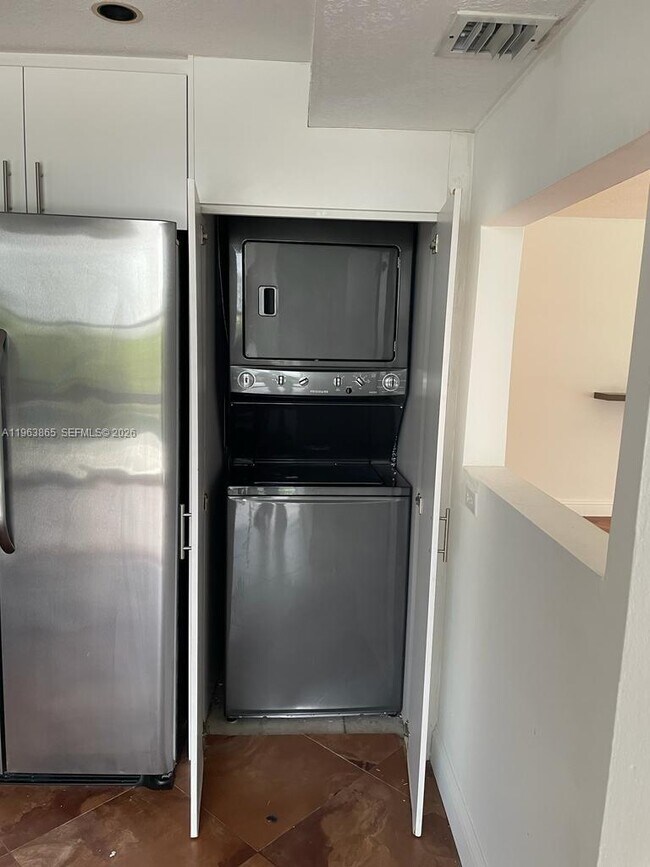 Building Photo - 1865 Brickell Ave