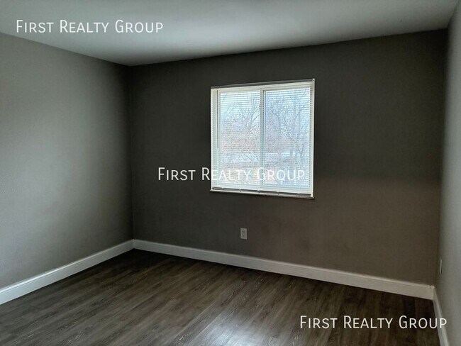 Building Photo - 5610 N Main St