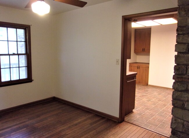 Building Photo - 3 Bed 1 Bath 2 Car in NW Oklahoma City Rob...