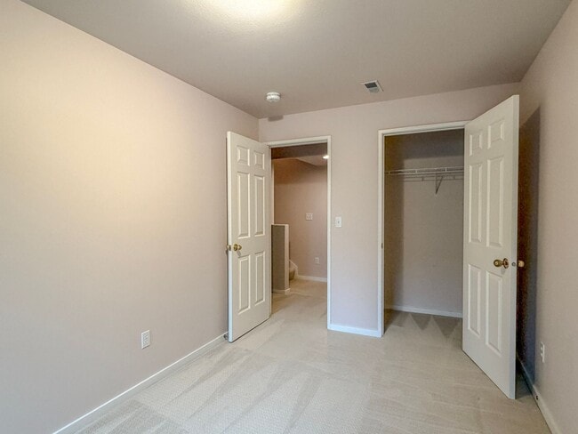 Building Photo - Contemporary 3bd/2.5bth Magnolia Townhome, $4,250/mo.