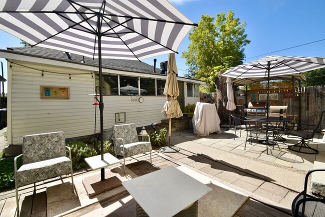 Building Photo - Cute 2 Bed 1 Bath Home in Salt Lake City!