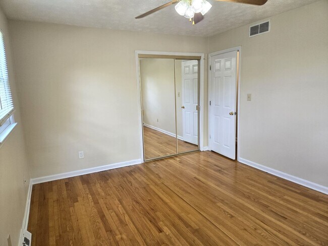 Building Photo - House in Gainesway With Huge Yard      250731