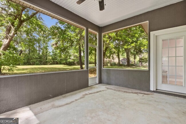 Building Photo - 124 Deerwood Village Dr