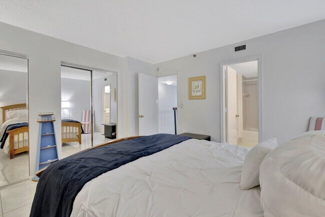 Building Photo - 355 S Ocean Dr