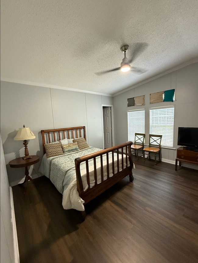 Building Photo - Updated Country Home – 3 Bed, 2 Bath – 2,500 Sq Ft with Fenced Yard & Spacious Porches