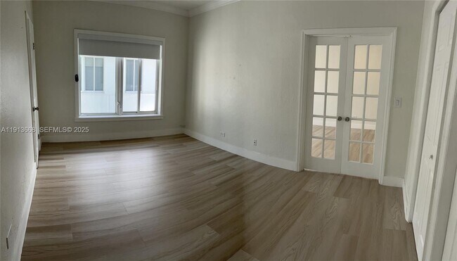 Building Photo - 1990 Bay Dr