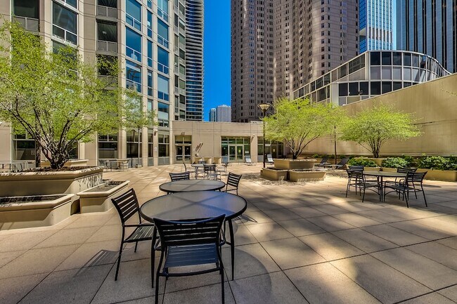 Building Photo - 222 N Columbus Dr