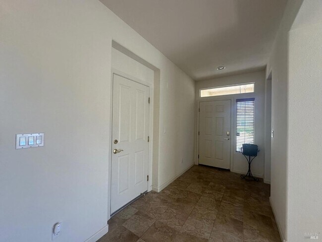 Building Photo - 107 Riviera Dr