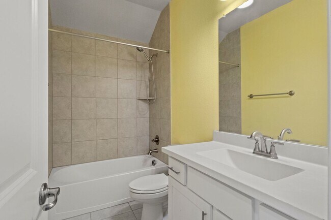 Building Photo - 4717 Dorchester Dr