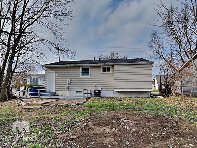 Building Photo - 6200 Maple Canyon Ave