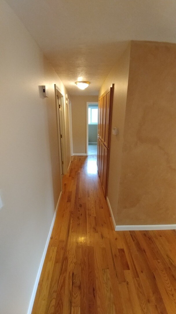 Building Photo - Gorgeous Home with Granite Counters and Custom Built-ins!