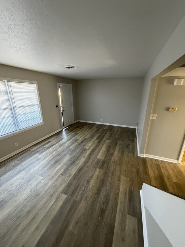 Building Photo - 101 Daffodil Dr