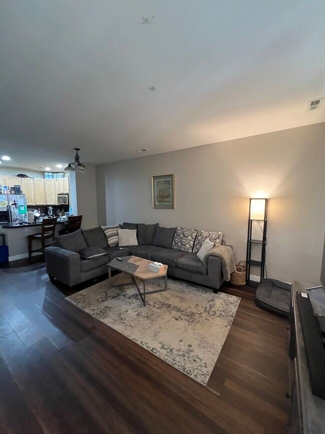 Building Photo - Gorgeous 2BD/2.5BA home located in Westmin...