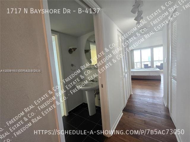 Building Photo - 1717 N Bayshore Dr