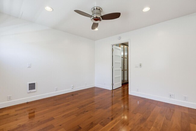 Building Photo - 1470 Rosecrans St