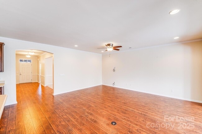 Building Photo - 7012 Kitty Hawk Ln