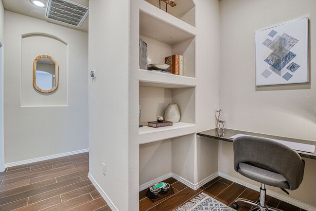 Building Photo - Westside area for Short or Long Term Rental(Completely Furnished) Beautiful 3 bed/2.5 baths