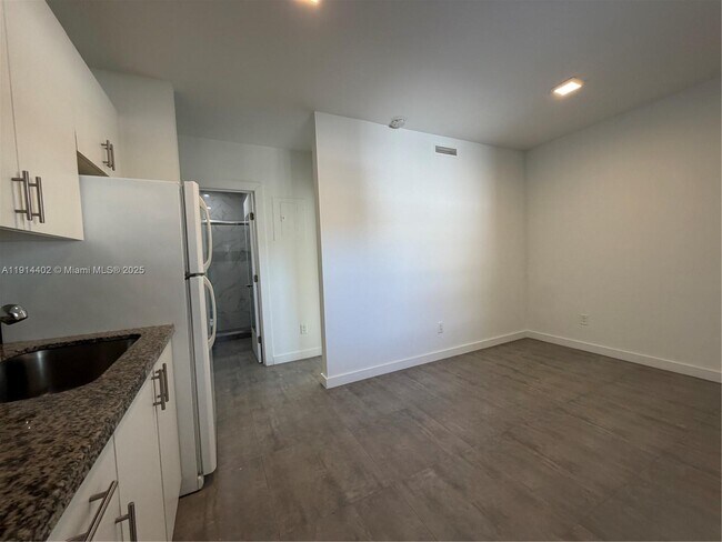 Building Photo - 3051 SW 27th Ln