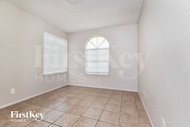 Building Photo - 2359 Los Feliz St